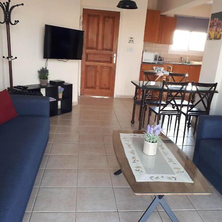 Amelia Two Bedroom Apartment - 201 Paphos ภายนอก รูปภาพ