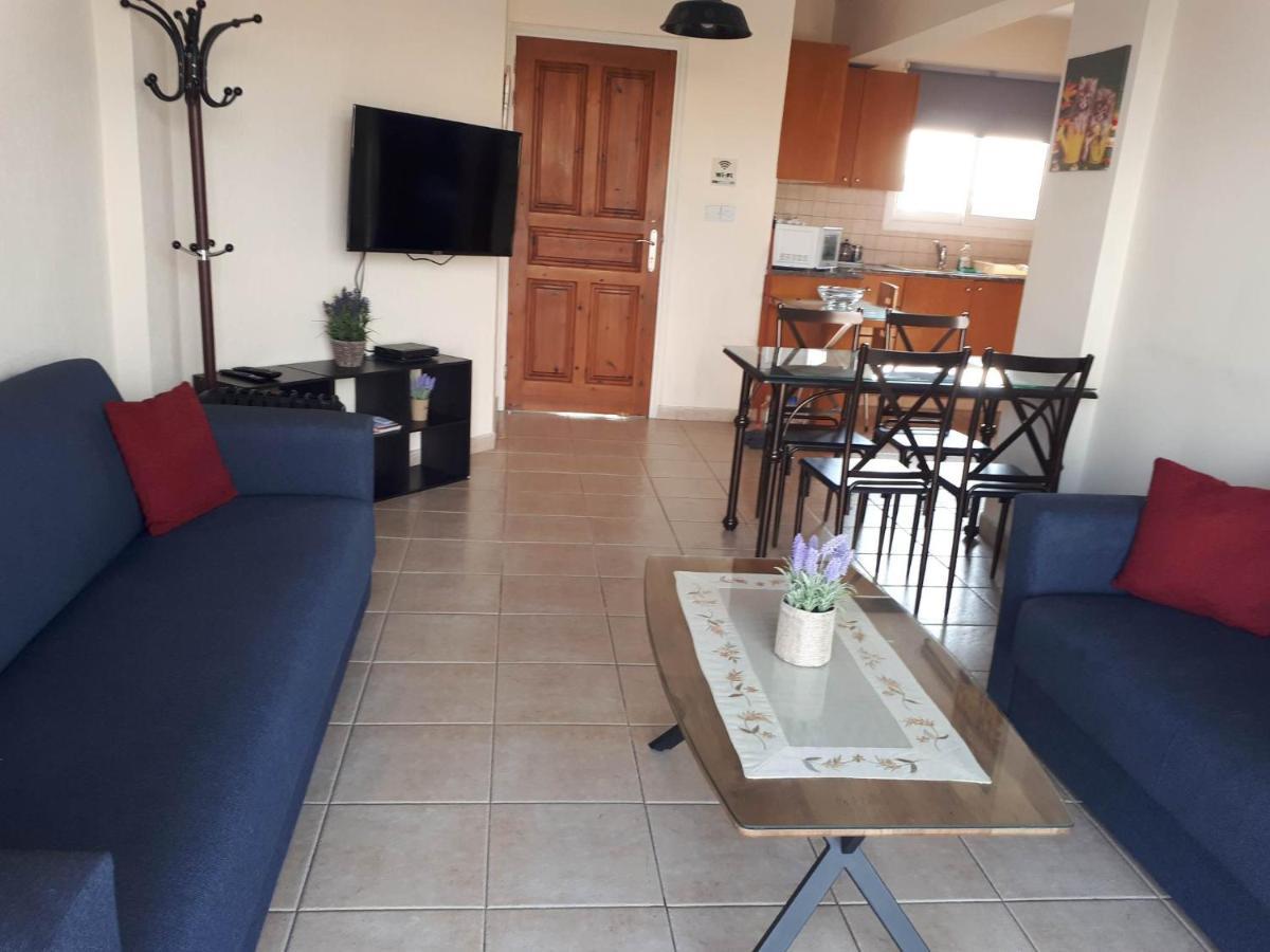 Amelia Two Bedroom Apartment - 201 Paphos ภายนอก รูปภาพ