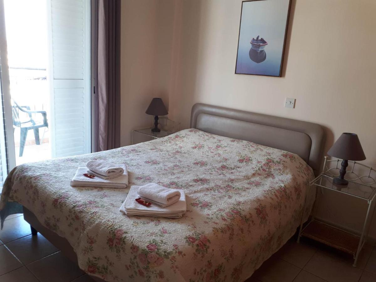 Amelia Two Bedroom Apartment - 201 Paphos ภายนอก รูปภาพ