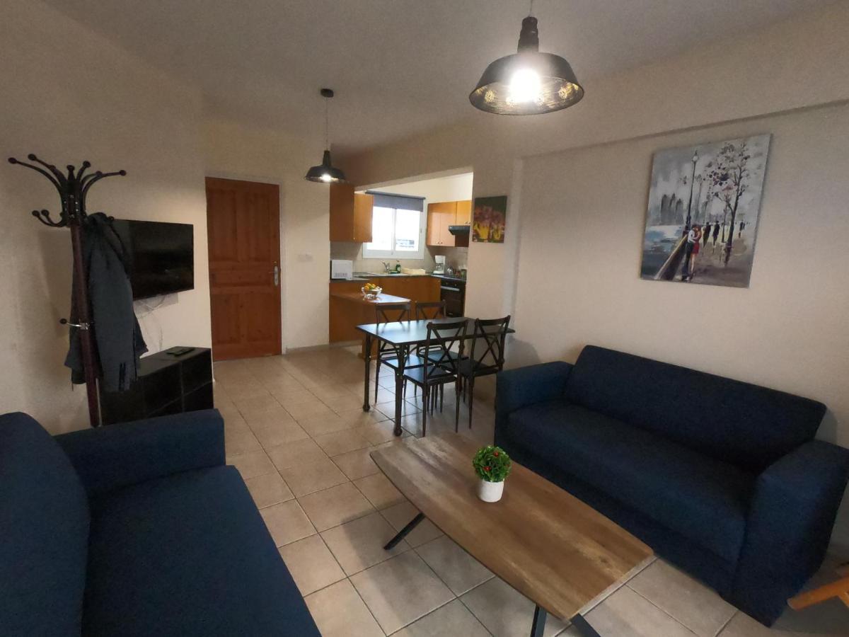 Amelia Two Bedroom Apartment - 201 Paphos ภายนอก รูปภาพ