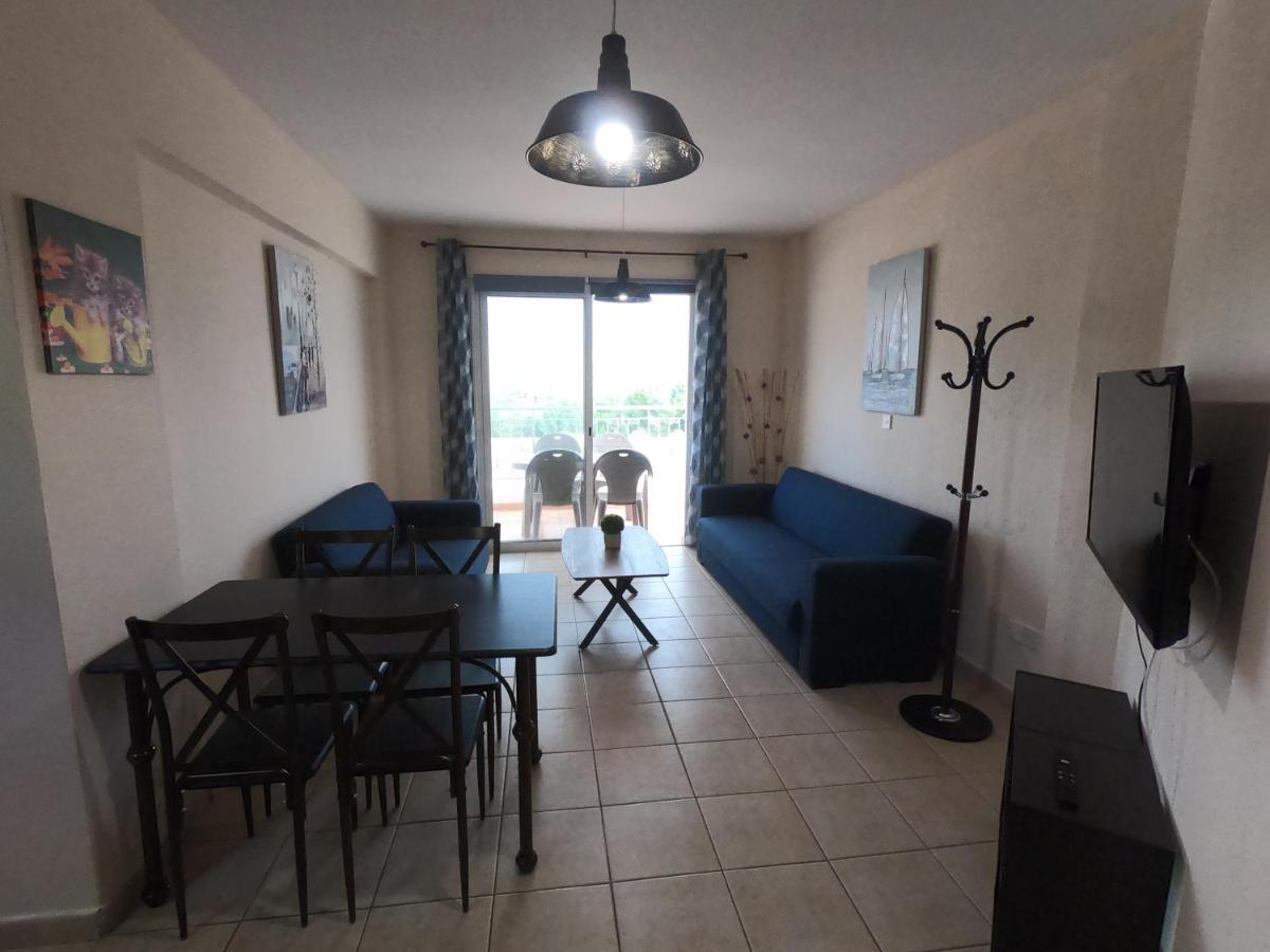 Amelia Two Bedroom Apartment - 201 Paphos ภายนอก รูปภาพ